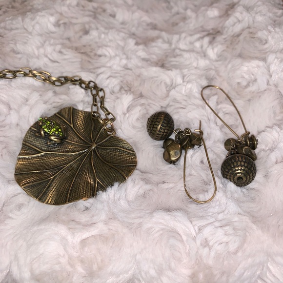 Earrings & Pendant w/ frog atop lilypad - Picture 6 of 6